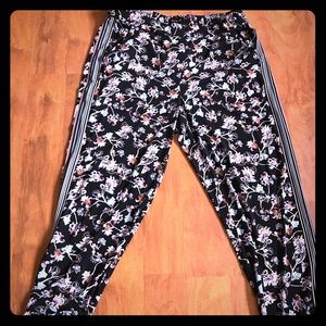 SUPER CUTE JOGGERS WITH POCKETS